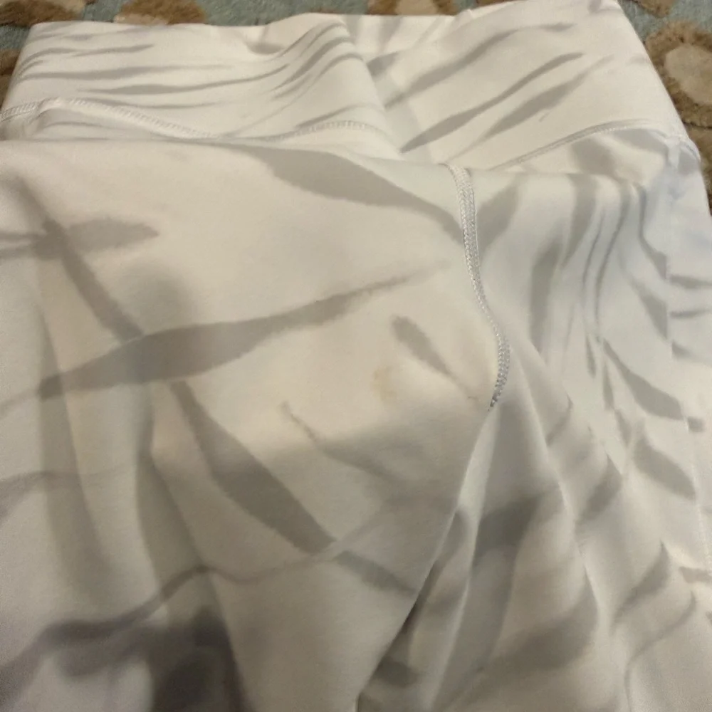 Athleta Cream and Gray Stash Pocket Tights - Picture 3 of 6